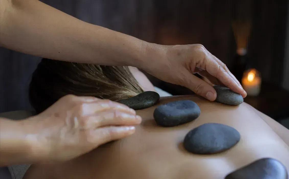 Masaje con piedras